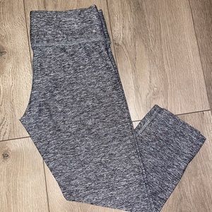 PINK Ultimate Yoga Capri Yoga Pants